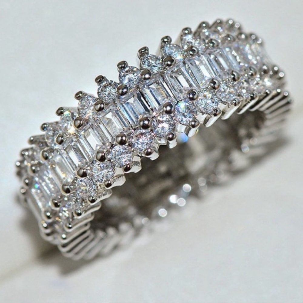 NEW 18K GOLD BAGUETTE ROUND DIAMOND ETERNITY RING